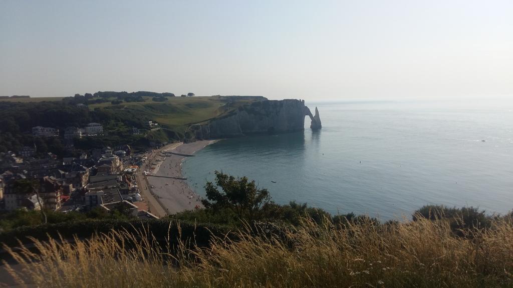 Les Galets Bleus Bed & Breakfast Etretat Bagian luar foto