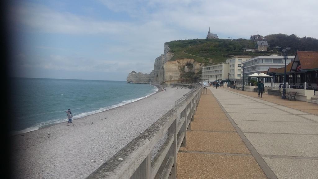 Les Galets Bleus Bed & Breakfast Etretat Bagian luar foto