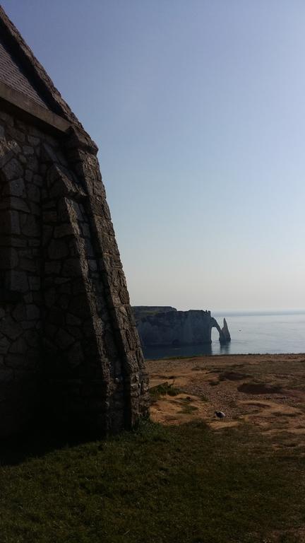 Les Galets Bleus Bed & Breakfast Etretat Bagian luar foto
